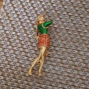 Gold and Green Golfer Brooch with Enamel Detailing